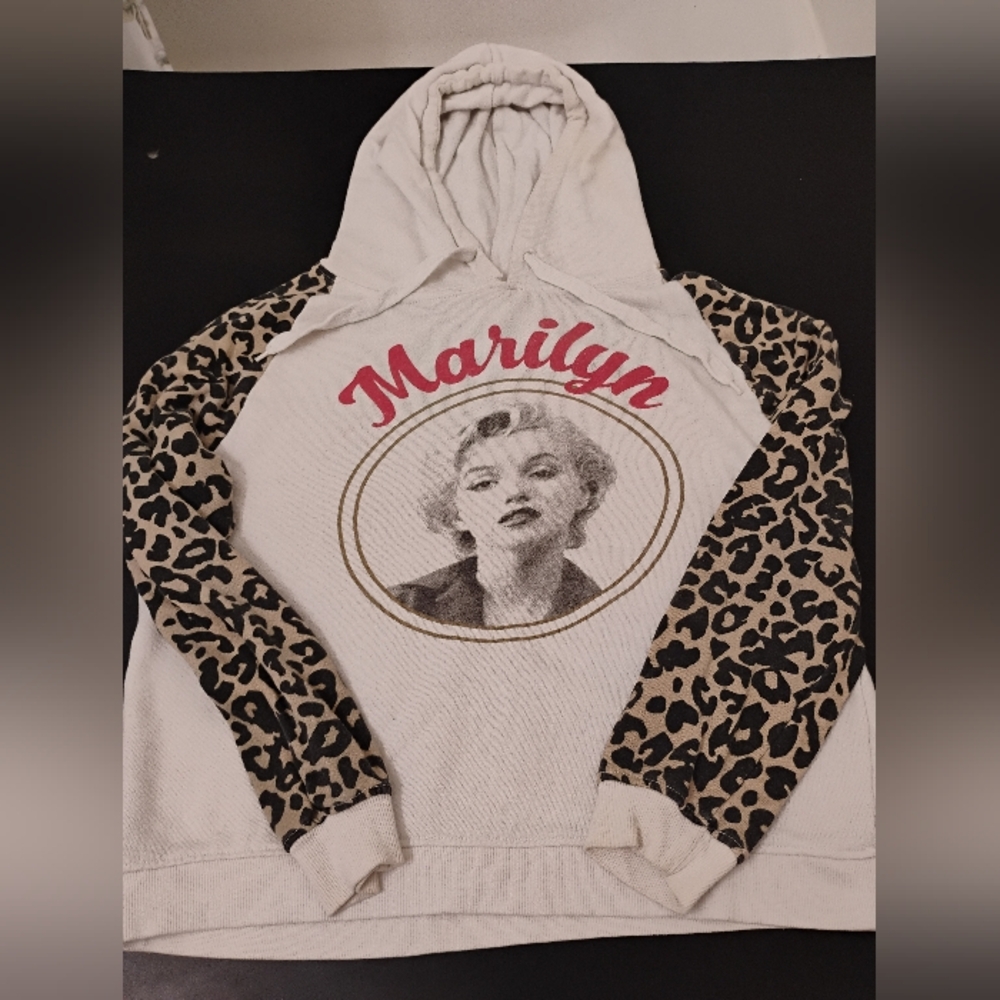 Marilyn Monroe White Hoodie with Leopard Sleeves